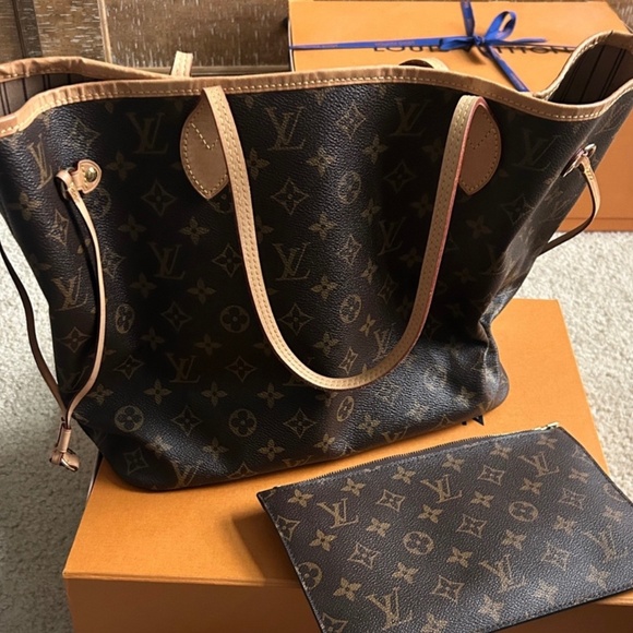 Louis Vuitton Handbags - Louis Vuitton Neverfull MM
